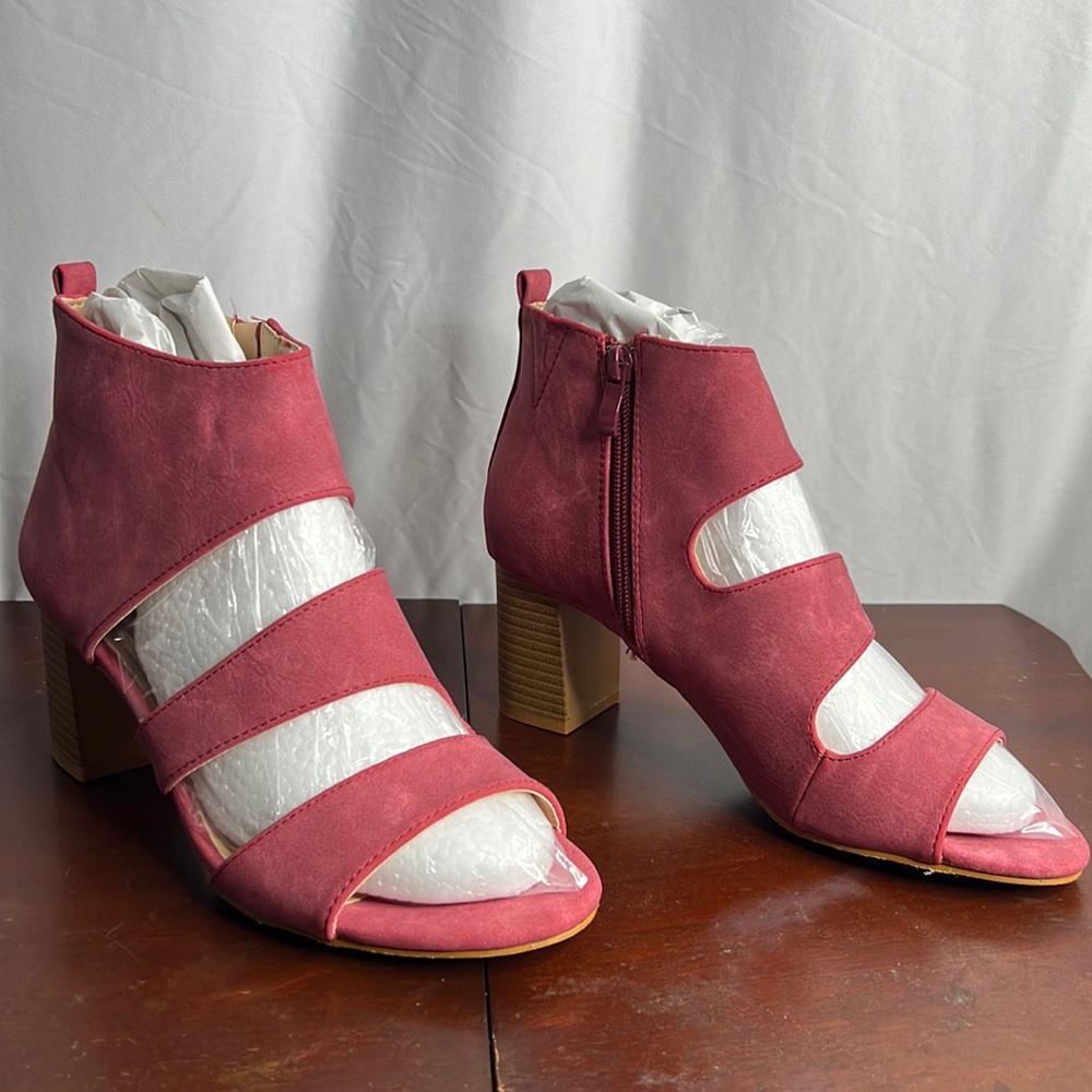 7.5 Pink open toe heels